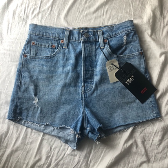 Levi’s Ribcage Shorts - Picture 1 of 3